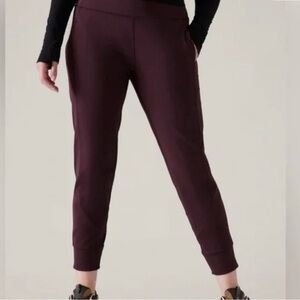 NEW Athleta Rainier Jogger in Spiced Cabernet